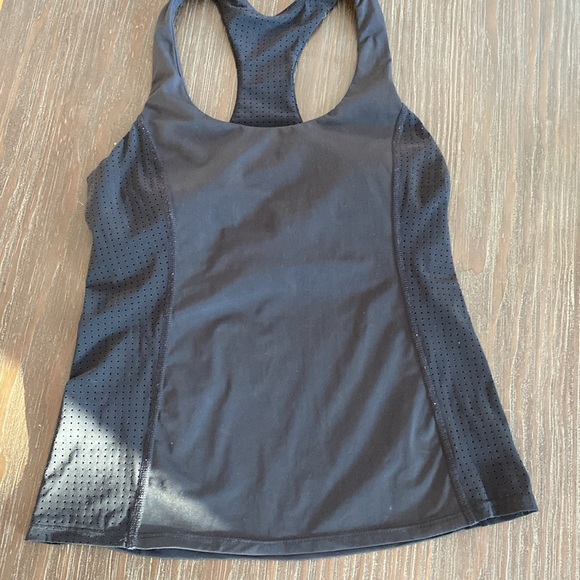 Trina Turk racer back style workout top in size small.  Built in cups. - Picture 3 of 11